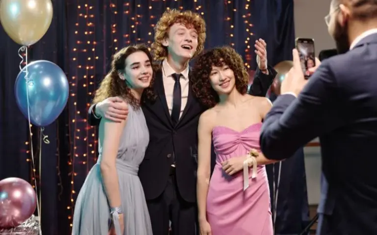 prom photo ideas featured image