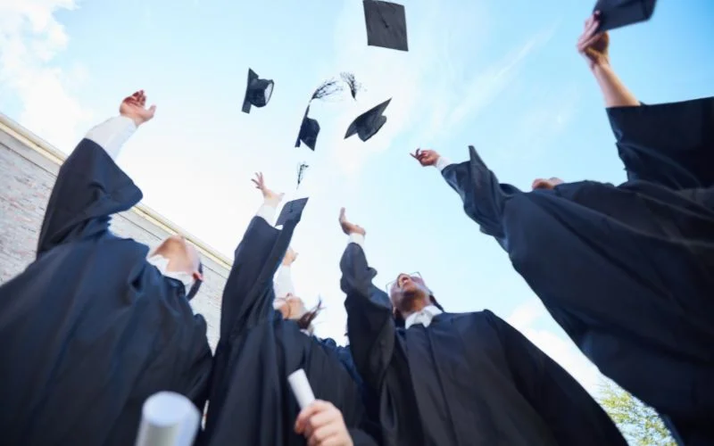 graduation group photo pose