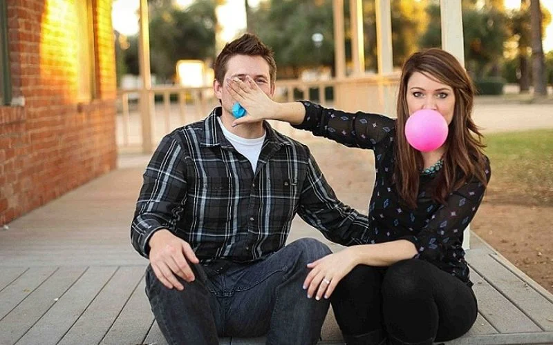 inflate a bubble gum