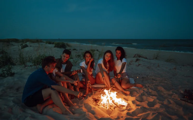 family beach picture ideas, beach family photo poses, beach family photo shoot ideas, beach family photography ideas
