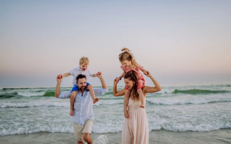 family beach picture ideas, beach family photo poses, beach family photo shoot ideas, beach family photography ideas