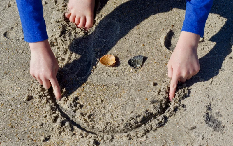 family beach picture ideas, beach family photo poses, beach family photo shoot ideas, beach family photography ideas