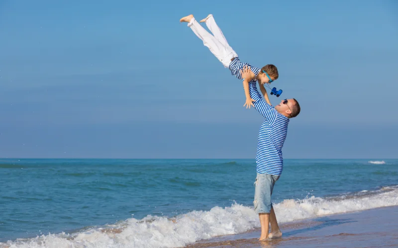 family beach picture ideas, beach family photo poses, beach family photo shoot ideas, beach family photography ideas