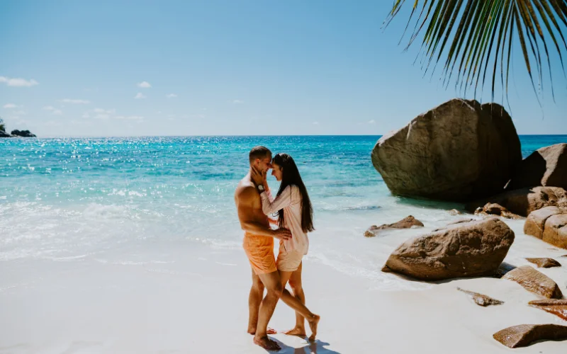 family beach picture ideas, beach family photo poses, beach family photo shoot ideas, beach family photography ideas