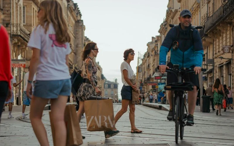 travel photography composition tricks, night travel photography, panorama travel photography, symmetry in travel photography, silhouette photography techniques, photographing landmarks creatively, minimalist travel photography