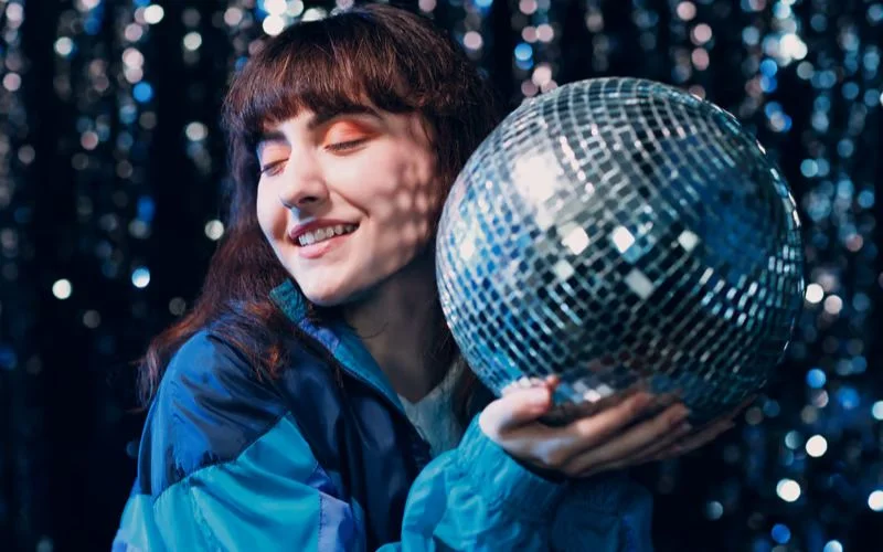 Disco 21st birthday photoshoot ideas, 21st birthday photo idea, 21st birthday photoshoot outfit ideas, 21st birthday photoshoot themes, 21st birthday pic ideas, 21st birthday shoot idea, 21st birthday ideas photoshoot, photoshoot for 21st birthday