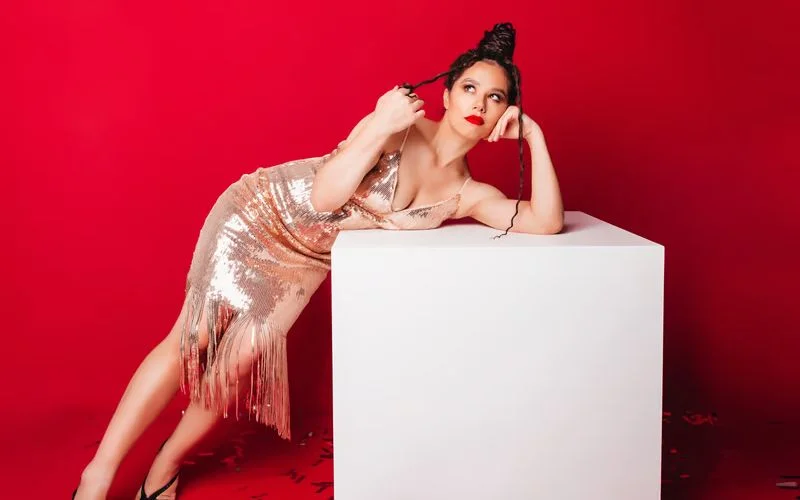 Hollywood Red Carpet-Inspired 21st birthday photoshoot ideas, 21st birthday photo idea, 21st birthday photoshoot outfit ideas, 21st birthday photoshoot themes, 21st birthday pic ideas, 21st birthday shoot idea, 21st birthday ideas photoshoot, photoshoot for 21st birthday