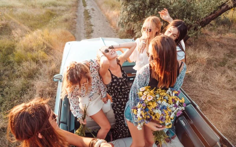 road trip 21st birthday photoshoot ideas, 21st birthday photo idea, 21st birthday photoshoot outfit ideas, 21st birthday photoshoot themes, 21st birthday pic ideas, 21st birthday shoot idea, 21st birthday ideas photoshoot, photoshoot for 21st birthday