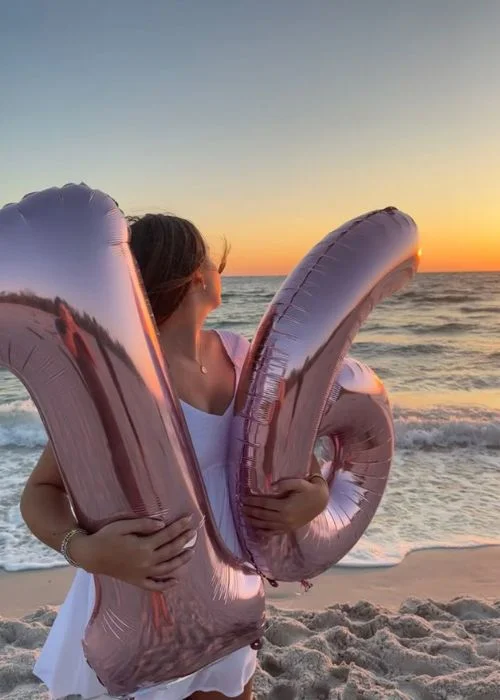 beach photoshoot ideas for 16th birthday, Sweet 16 best friend pose, Sweet 16 hand-on-face pose