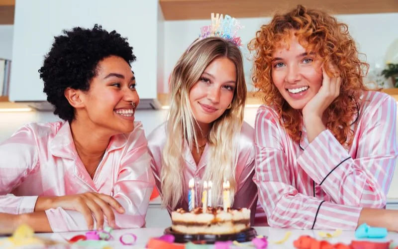 Pajama Party 21st birthday photoshoot ideas, 21st birthday photo idea, 21st birthday photoshoot outfit ideas, 21st birthday photoshoot themes, 21st birthday pic ideas, 21st birthday shoot idea, 21st birthday ideas photoshoot, photoshoot for 21st birthday