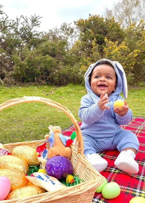 easter picnic fun pictures, Easter picnic photography, Easter outdoor photoshoot, spring picnic photos