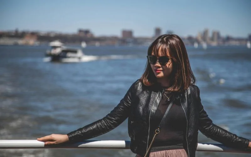 waer edgy and trendy clothes for modern look, Sweet 16 birthday cake pose, Sweet 16 dreamy gaze pose.