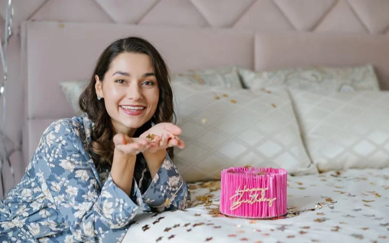 Hotel Staycation 21st birthday Photoshoot, 21st birthday photo idea, 21st birthday photoshoot outfit ideas, 21st birthday photoshoot themes, 21st birthday pic ideas, 21st birthday shoot idea, 21st birthday ideas photoshoot, photoshoot for 21st birthday