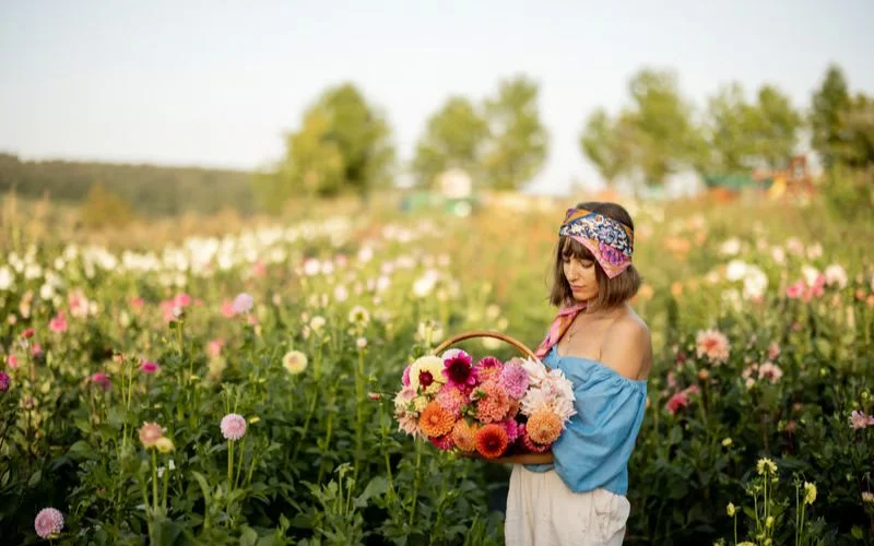 Bohemian Flower birthday photoshoot ideas, 21st birthday photo idea, 21st birthday photoshoot outfit ideas, 21st birthday photoshoot themes, 21st birthday pic ideas, 21st birthday shoot idea, 21st birthday ideas photoshoot, photoshoot for 21st birthday