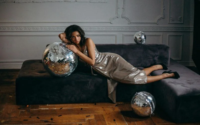 opt for a sequin dress for glam look, Sweet 16 sitting poses, Sweet 16 standing poses,