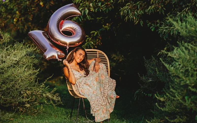 nature themed birthday photoshoot, Sweet 16 city photoshoot, Sweet 16 park photoshoot,