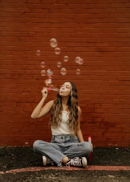 sweet 16 photoshoot ideas with bubbles, Sweet 16 party photos, Sweet 16 glamour shoot, Sweet 16 birthday shoot, Sweet 16 dress ideas, Sweet 16 studio photoshoot, Sweet 16 candid shots