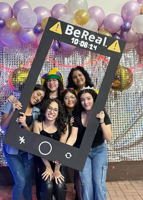 use props for sweet sixteen photo shoot ideas, Sweet 16 best angles, Sweet 16 sitting poses