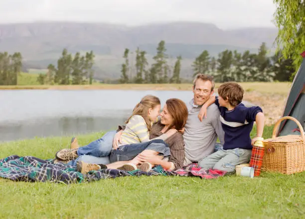 beach spring family photo, lake spring family photography, spring family picture