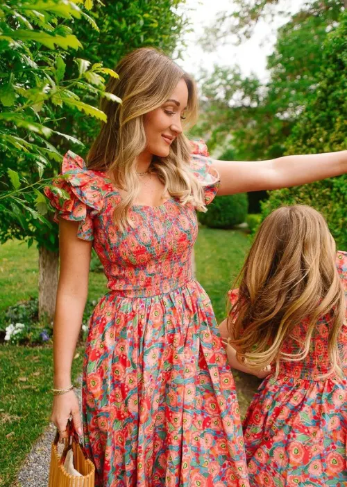 Matching Family Outfits Easter Portrait Ideas, easter family portrait ideas