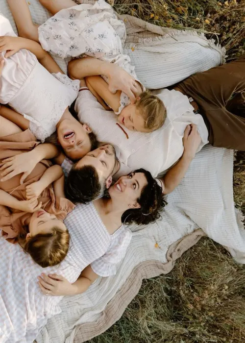 Family Group Hug Easter Photo Idea, Family Photo Ideas For Easters, Family Photo poses