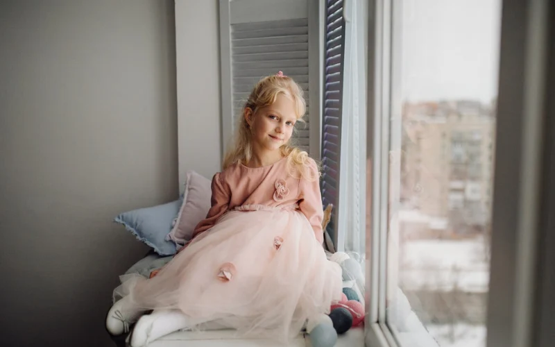 Window Light Easter Portraits, Indoor Easter Photo Ideas, Easter Portrait Photos