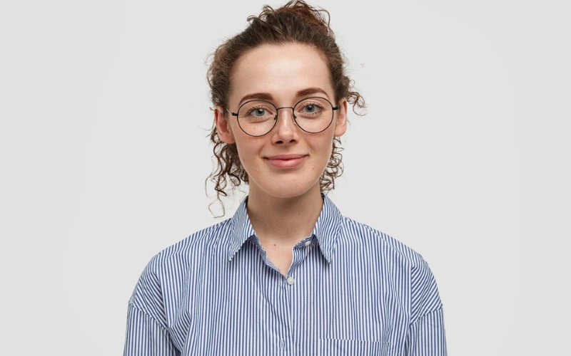 Girl Passport photo, women headshot tips