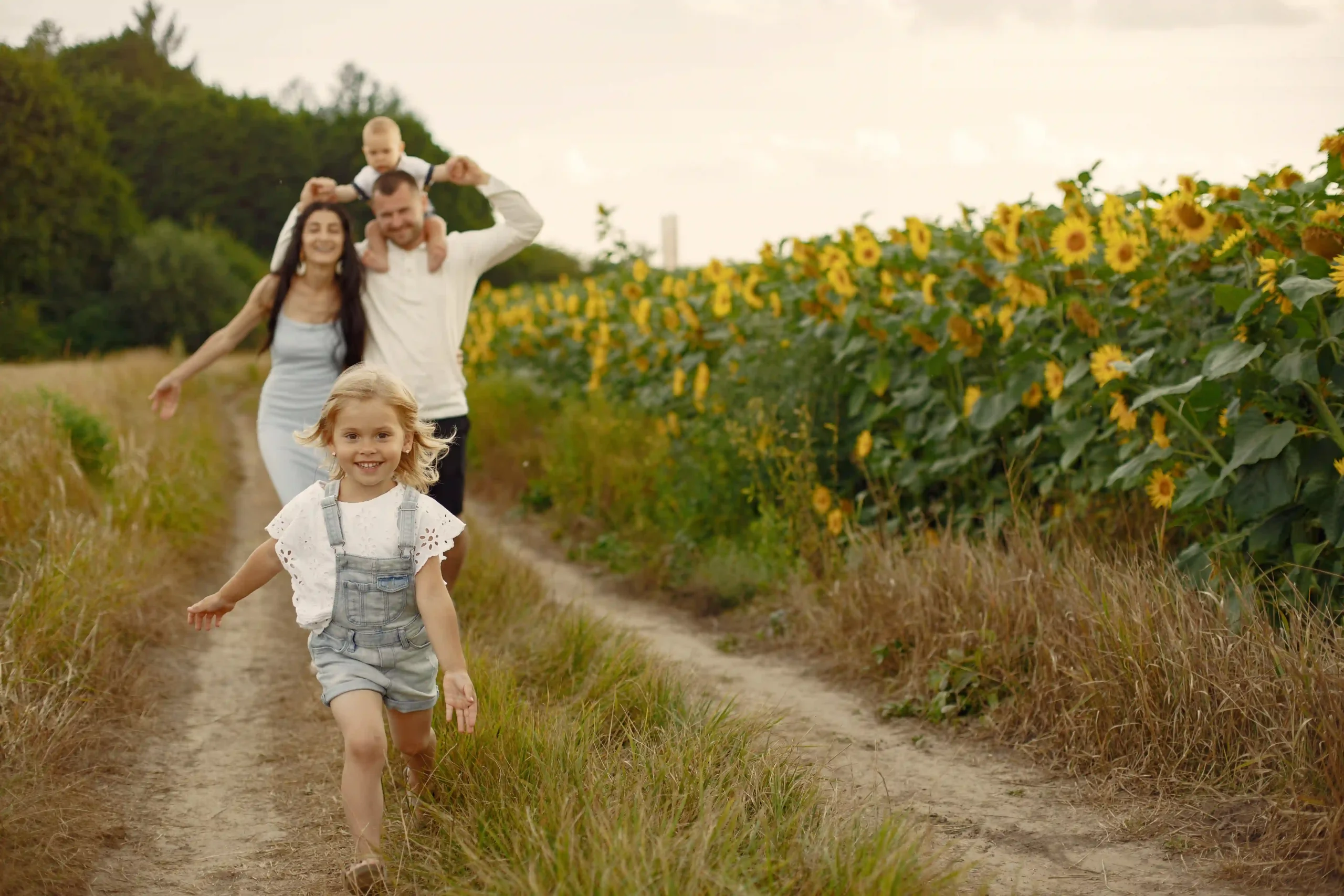family pictures spring Countryside Barns and Fields family spring photos, family photoshoot spring
