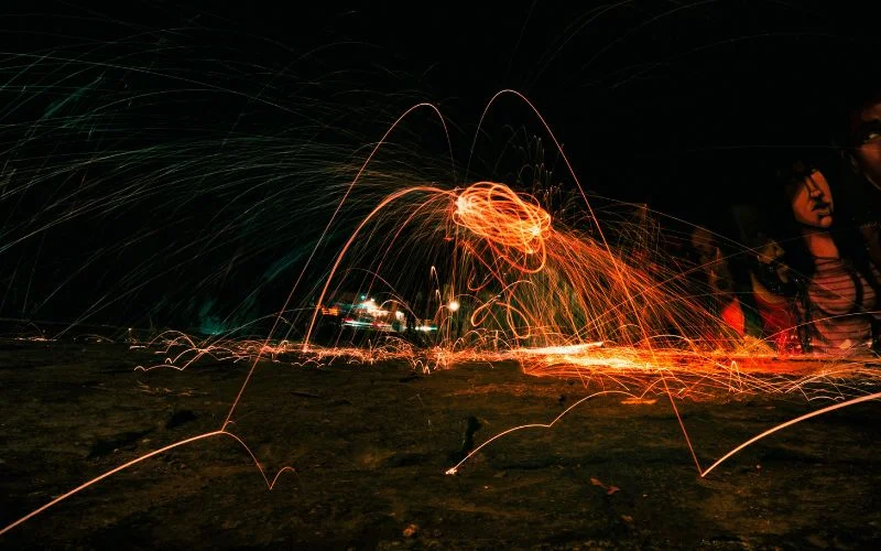 light trail photography example, light trail photography long exposure, light trail photography at night