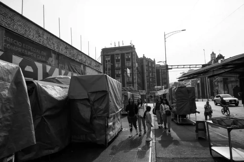 Japanese street photography with raw and abstract city composition