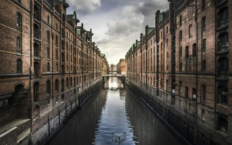 reflective symmetry, perfect symmetry, symmetry photography techniques, symmetrical framing