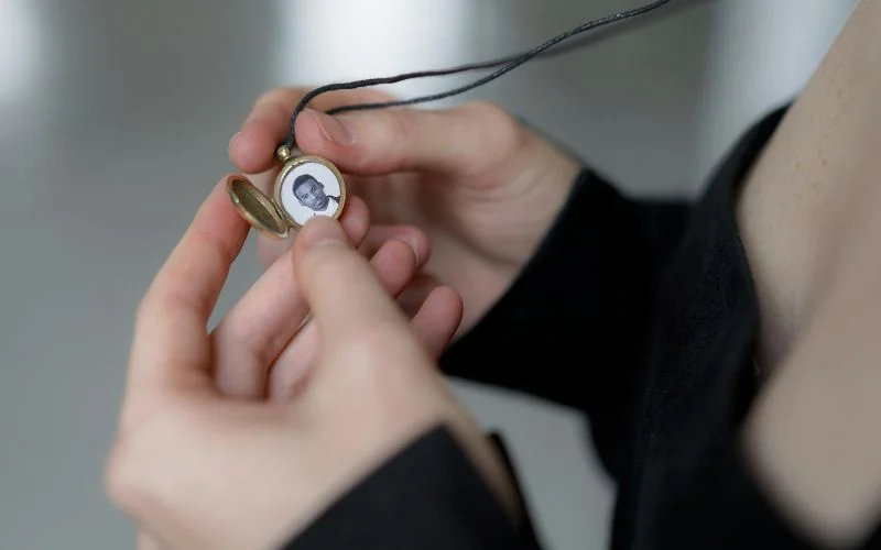 memorial picture ideas jewelry, custom memorial necklaces, remembrance picture jewelry, memorial locket ideas, photo keepsake jewelry