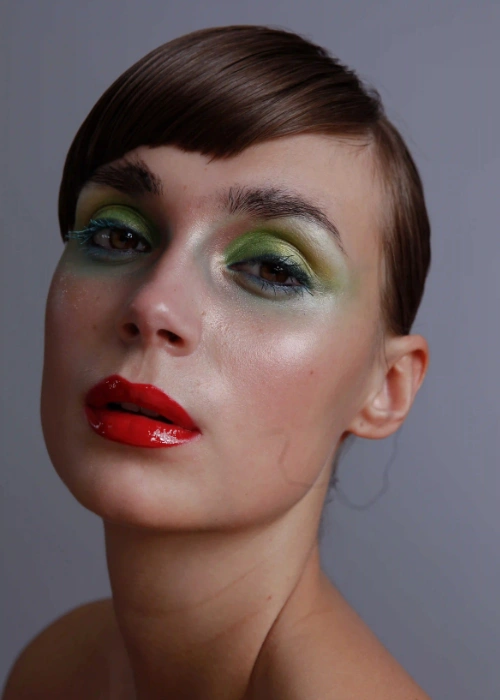 Retouching in Photoshop workflow for high-end beauty editing