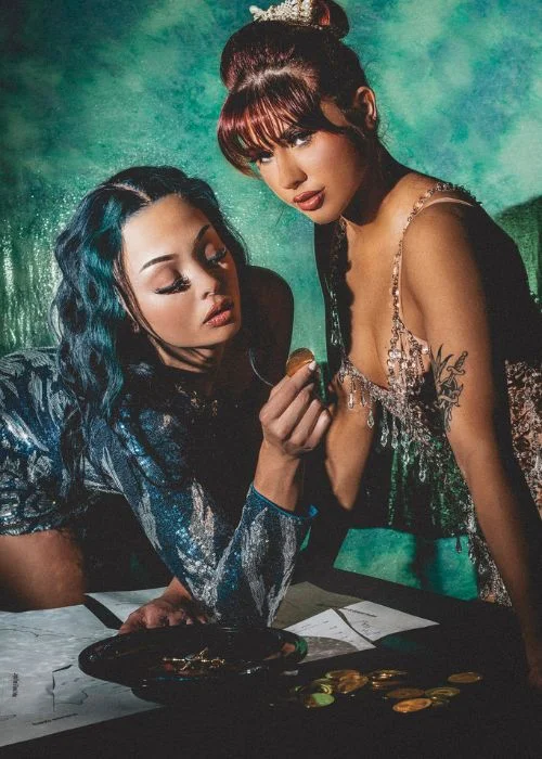 edgy and evocative portrait of two female models captured by sal