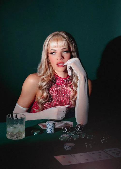 portrait image of a blondie woman by adventurous photographer sal