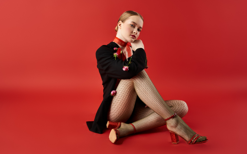 crossed leg fashion poses