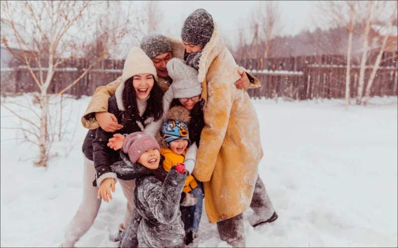 poses for large family pictures, large family photoshoot poses, large family photo poses, large family poses