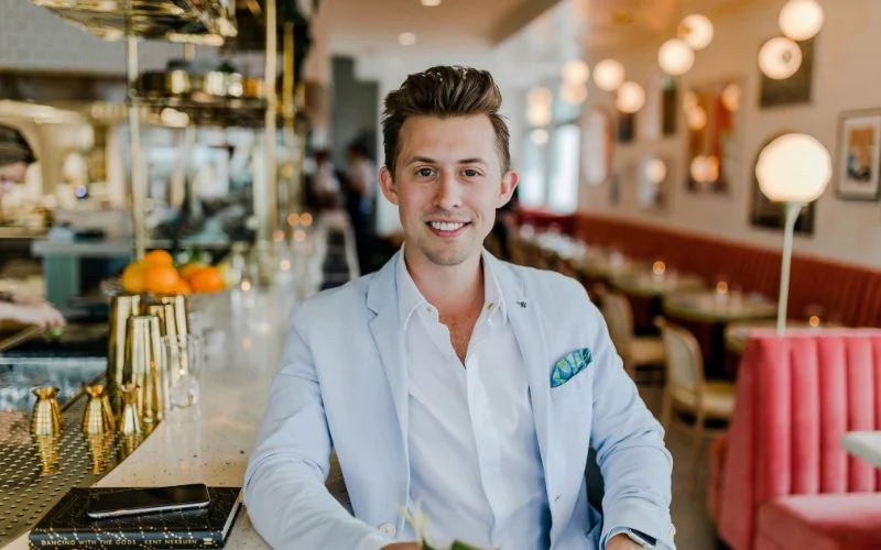 suit yourself for an elegant senior portrait photo