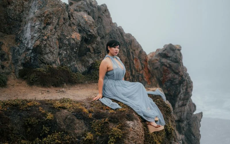 use a cliffside view for breathtaking backdrop