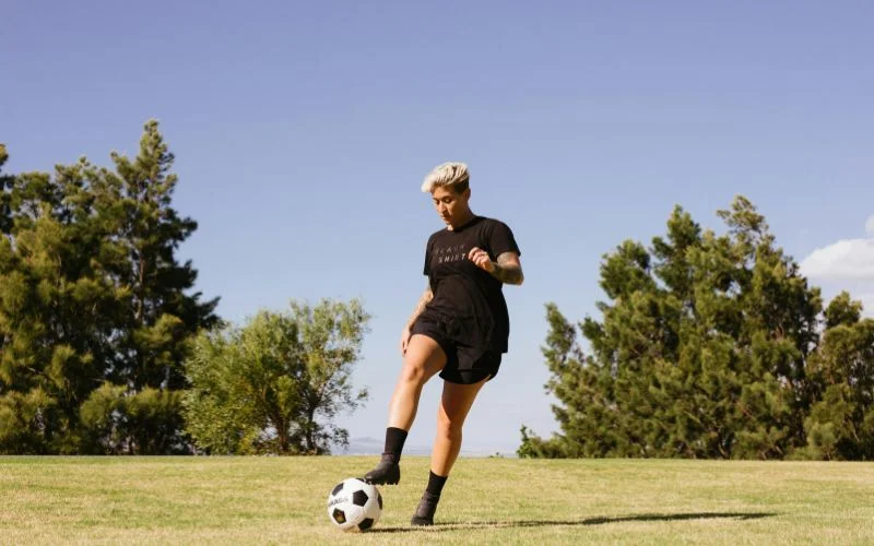 photoshoot ideas for senior pictures of sports theme