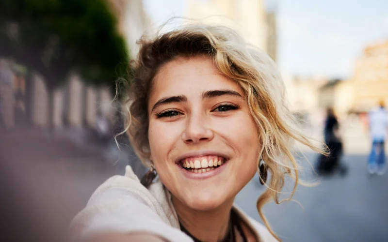 maintain eye contact with the lens of the camera