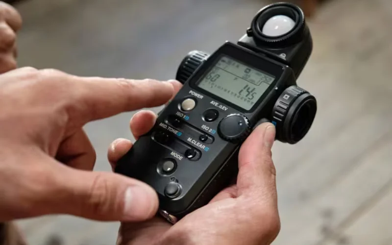 how do you use a light meter